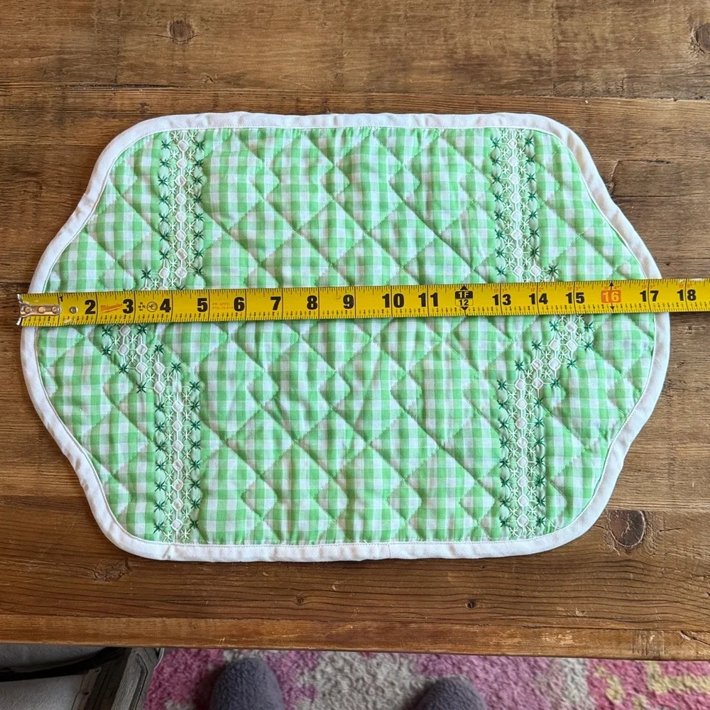 4 Vintage Embroidered Gingham Placemats 1970s Quilted Scalloped. Green/White EUC